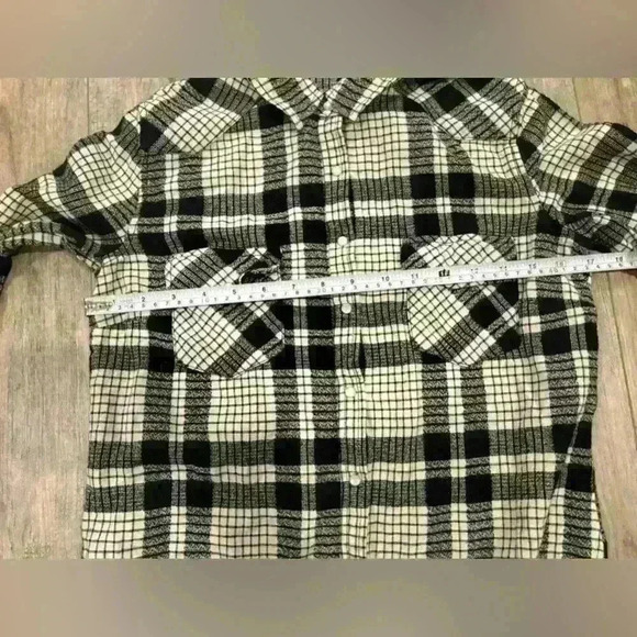 Love Stitch Long Sleeve Plaid Black & Cream Colored Button Up Size Small - Picture 8 of 9